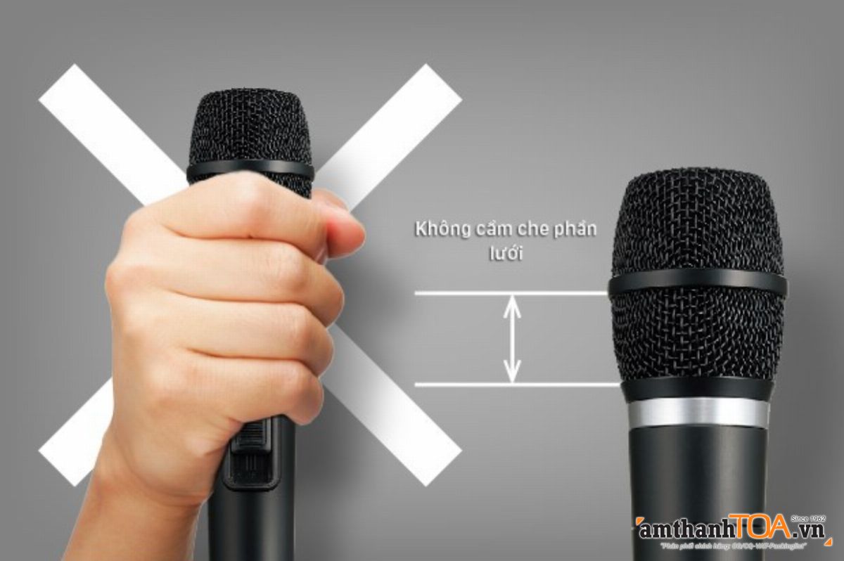 Micro cầm sao cho đúng?